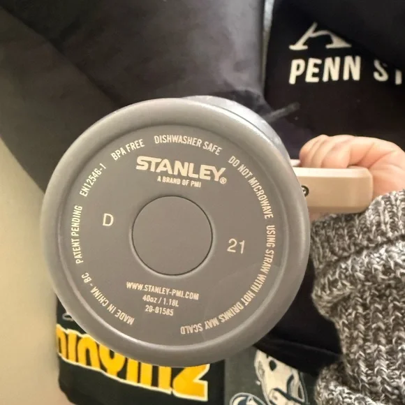 Stanley 40oz Tumbler - Picture 4 of 5